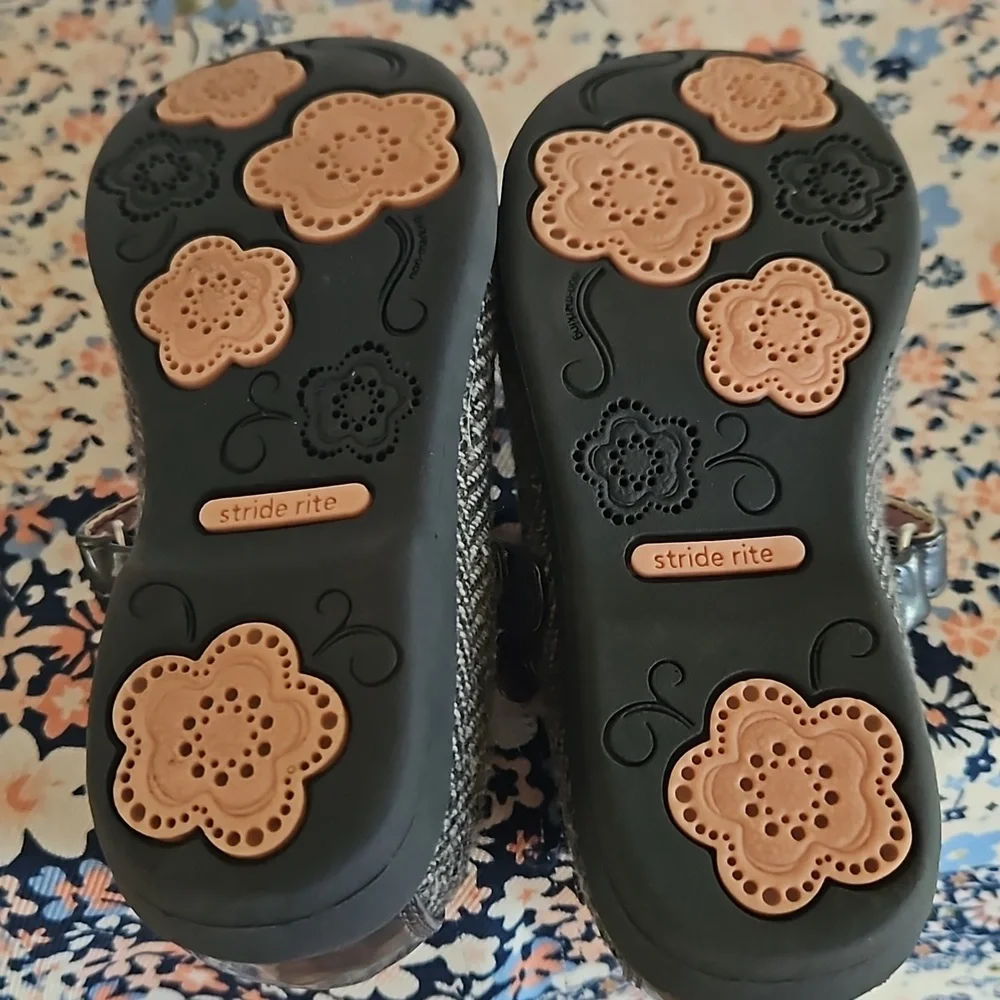 GIRLS STRIDE RITE SHOES - Picture 6 of 6